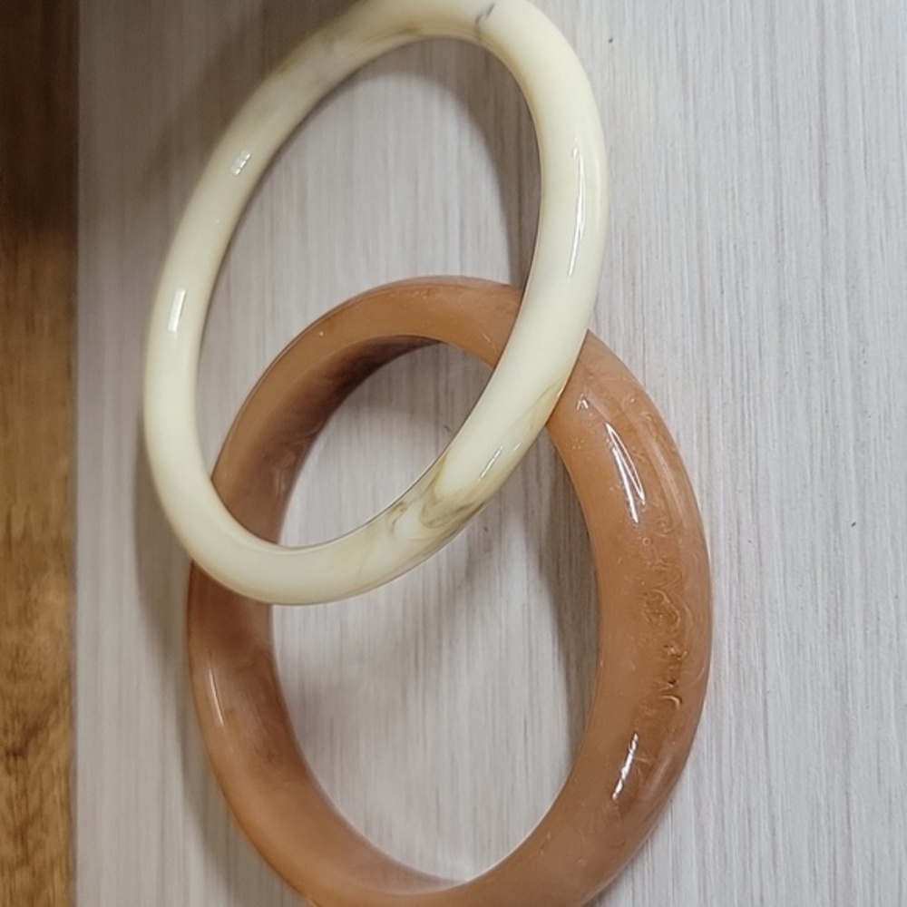 Set of Bangle Bracelets, Caramel And Cream Retro Acrylic